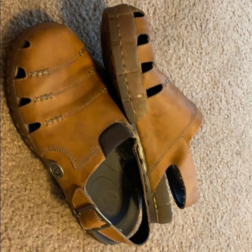 Dr. Marten’s fishermen sandals